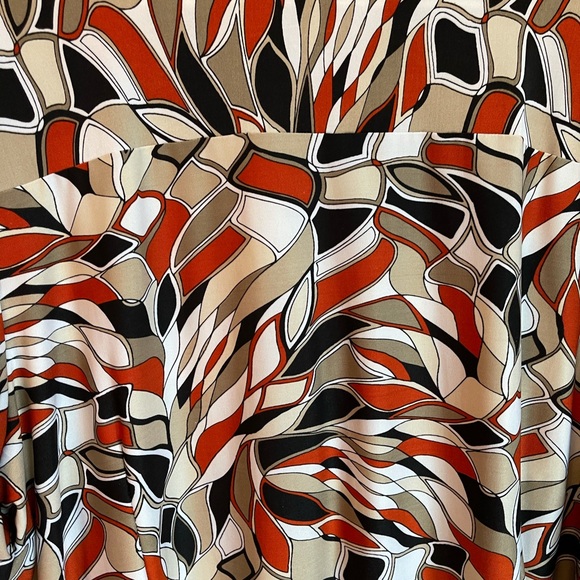 FUN PATTERNED ESSENTIALS TOP SIZE 1X - Picture 2 of 6